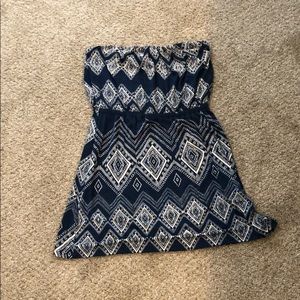 Strapless dress, has holes for thin belt